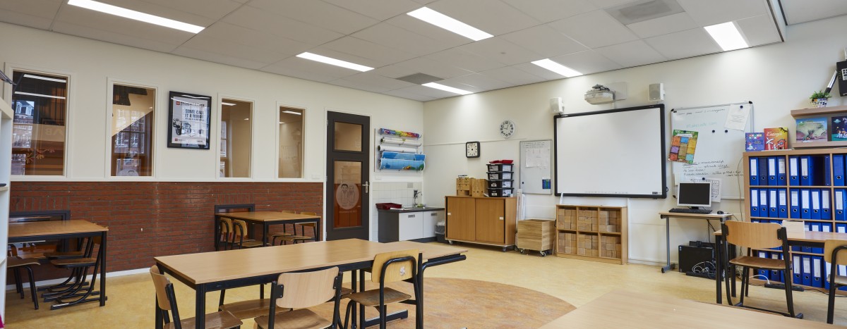 The school OBS Brandevoort implemented Smart Lighting. LED Panels BLE, LED Downlights BLE, Smart Sensor, Smart Switch and Smart Connect Box.